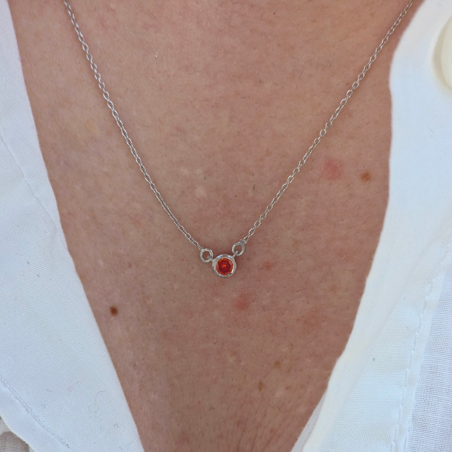 Forma Mini Solitaire Necklace – Orange Padparadscha Sapphire