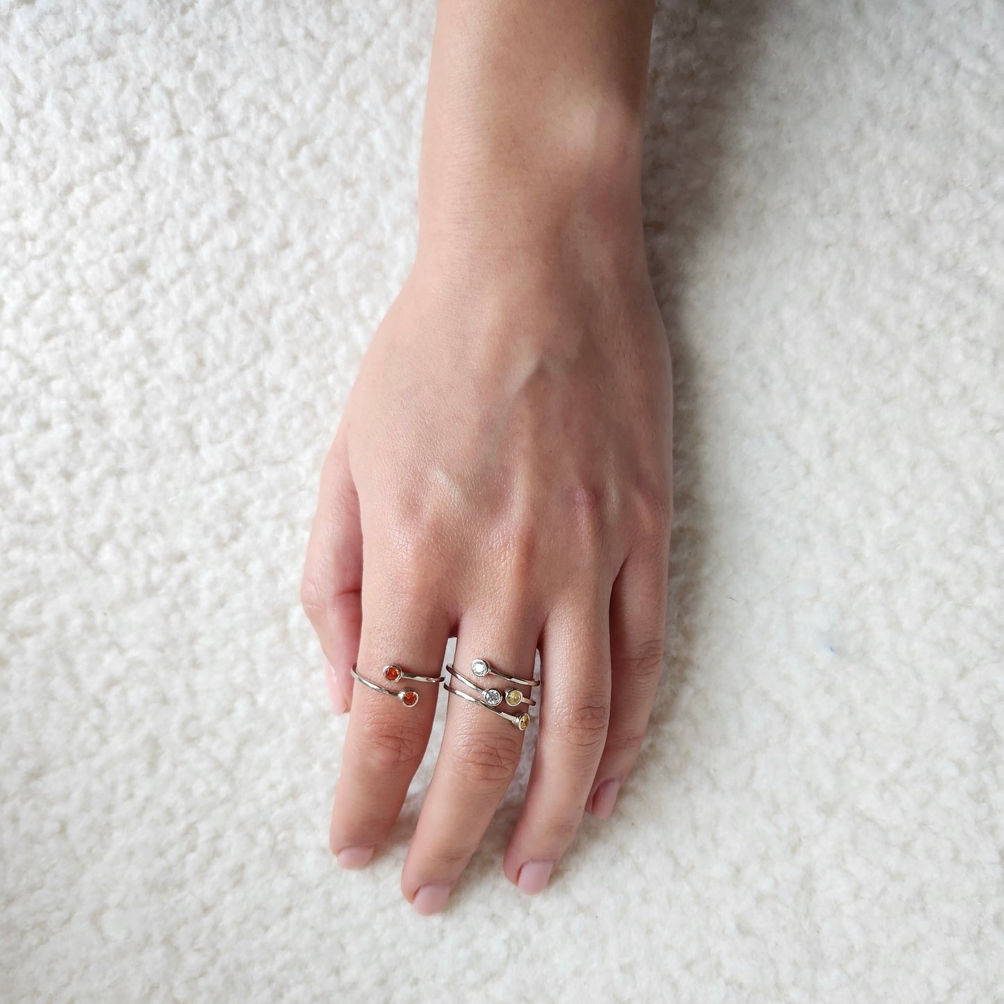 Forma Bypass Ring – Colombian Green Emerald