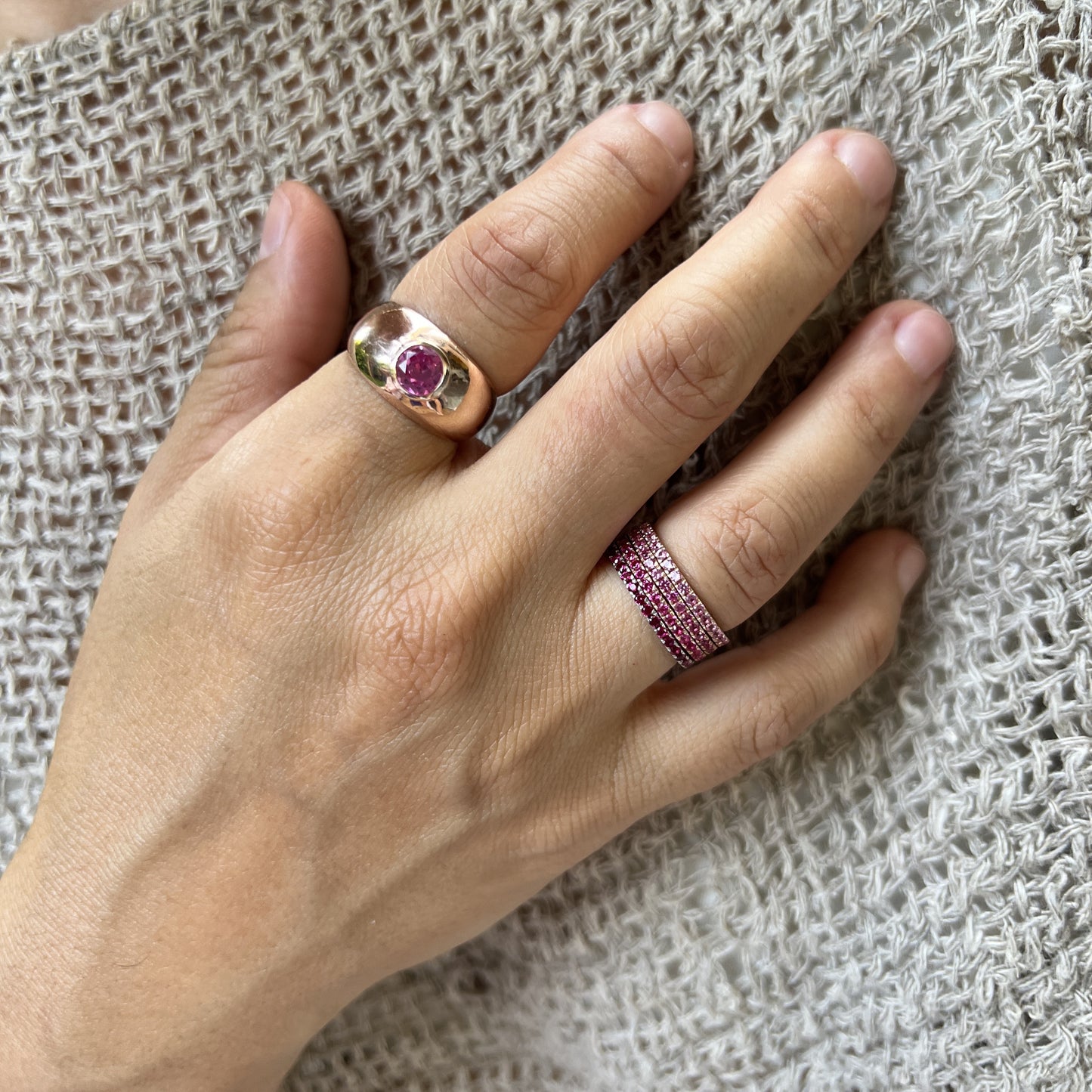 Forma Signet Ring – Orange Padparadscha Sapphire