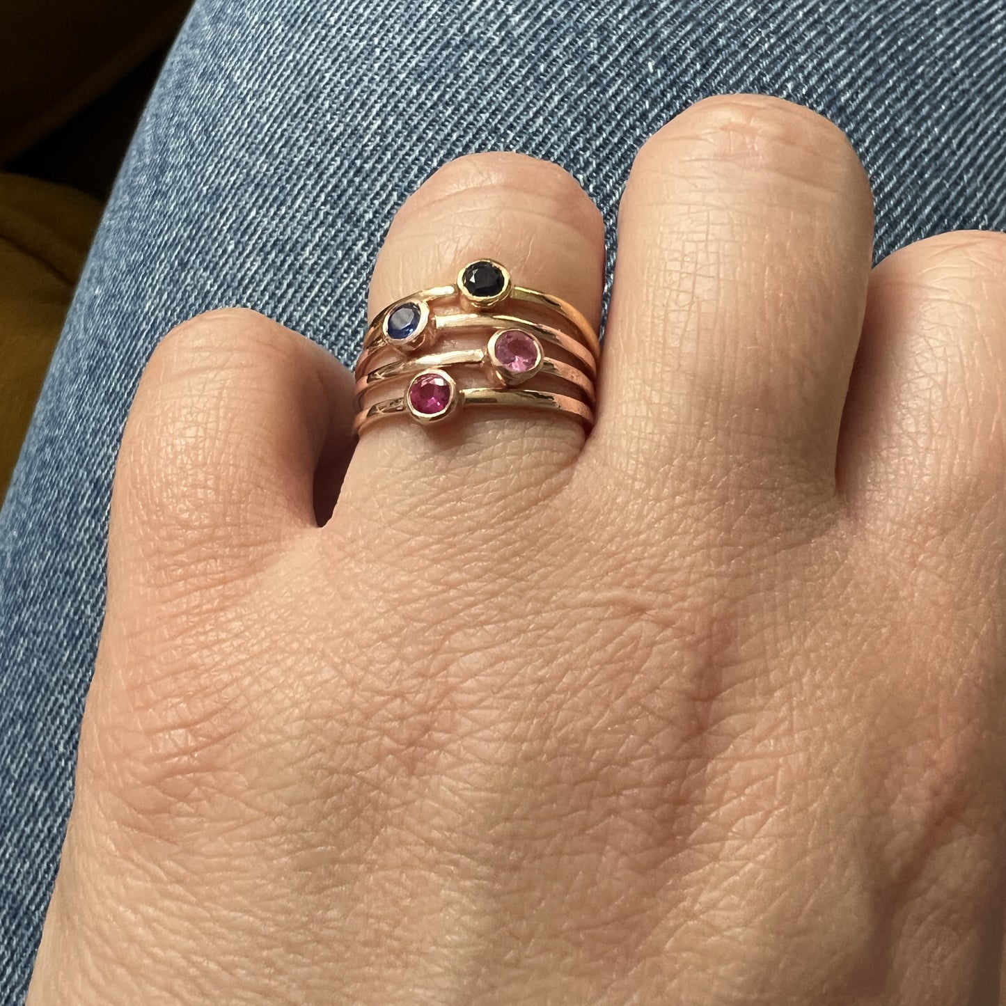 Forma Mini Solitaire Ring – Blue Sapphire