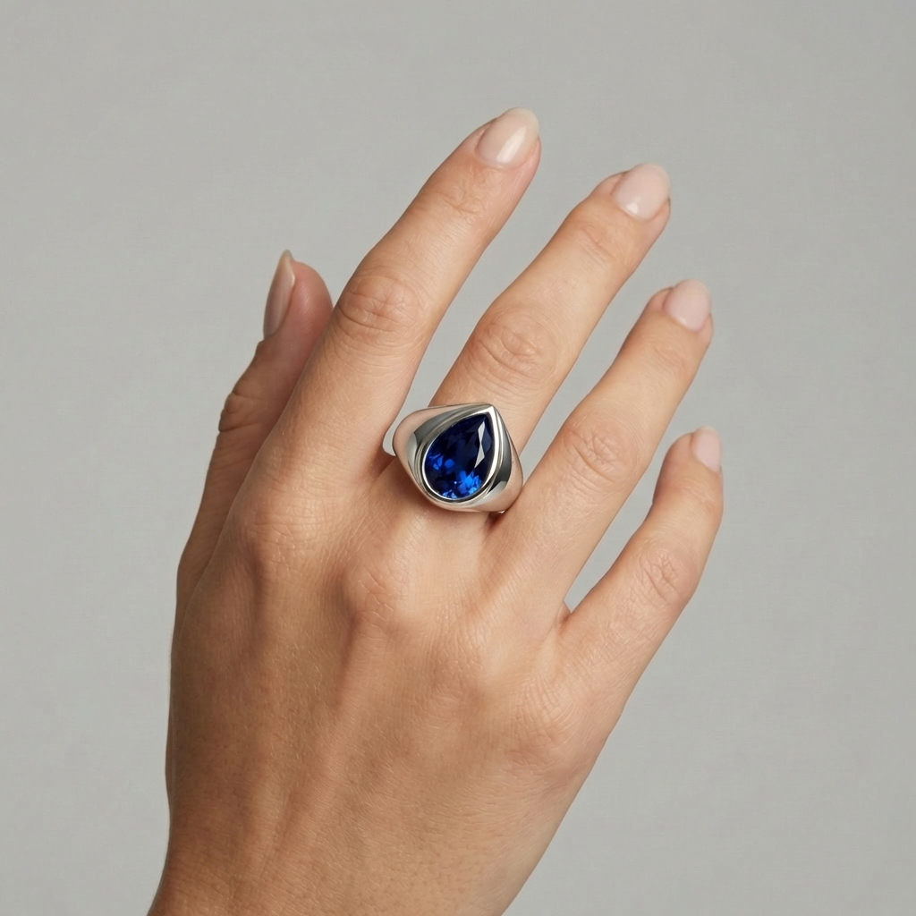 Nova Signet Ring – Blue Sapphire