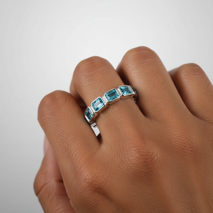 Nexus Lateral Eternity Ring – Teal Blue Spinel