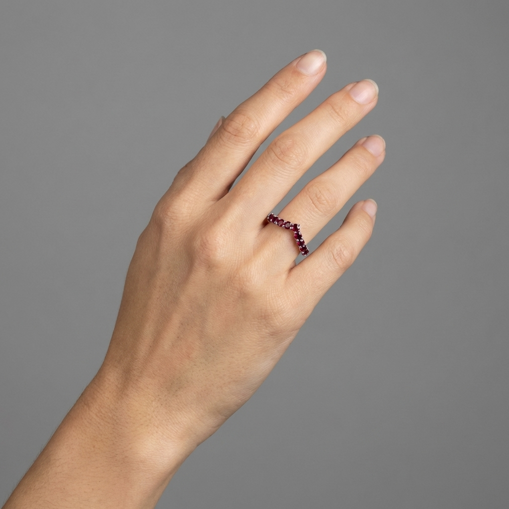 Linea V Demi Grande Ring – Deep Red Garnet