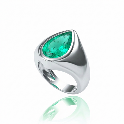Nova Signet Ring – Colombian Green Emerald