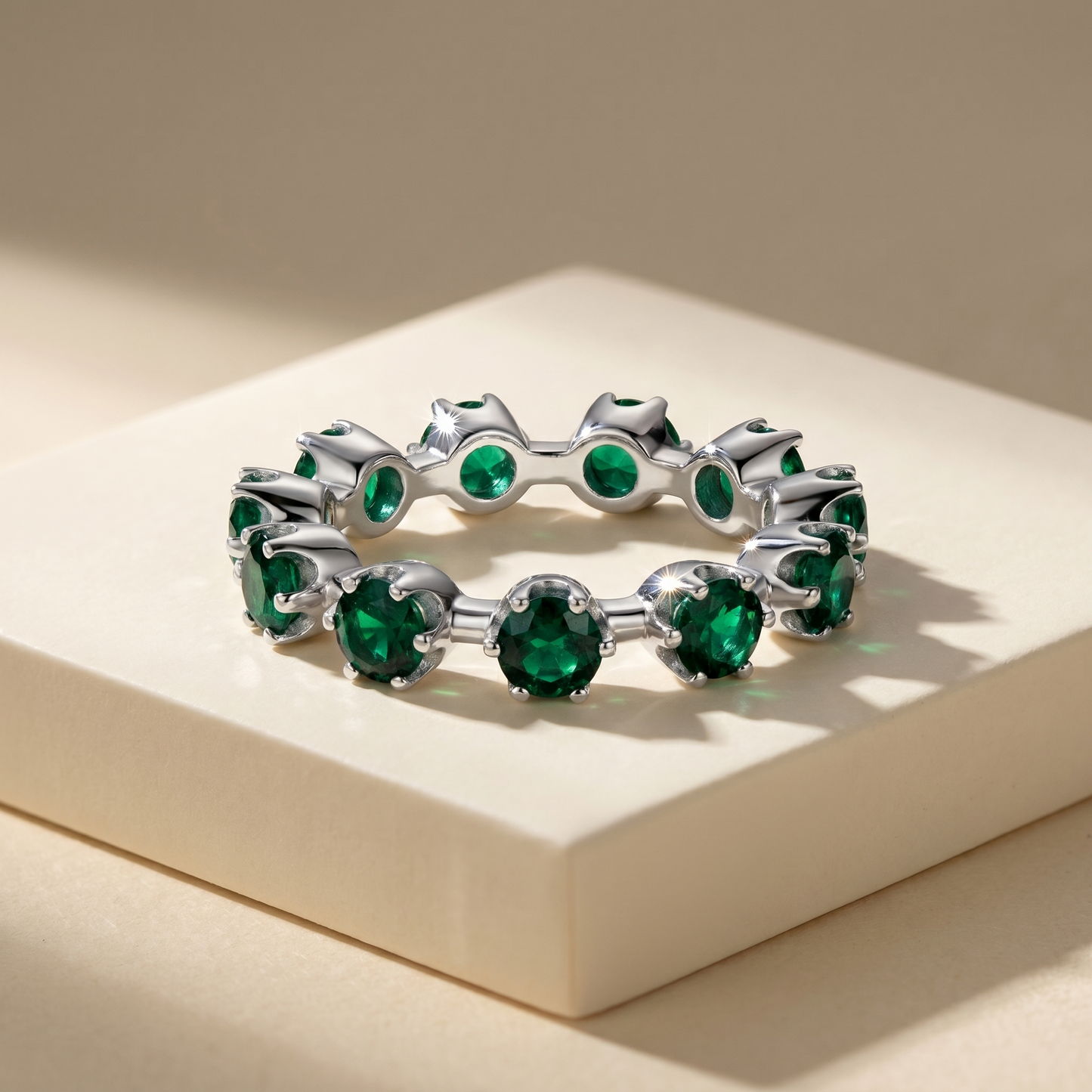 Linea Maxi Station Ring – Zambian Green Emerald