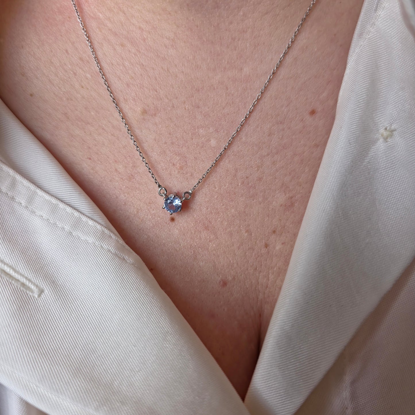 Juno Solitaire Necklace – Blue Sapphire
