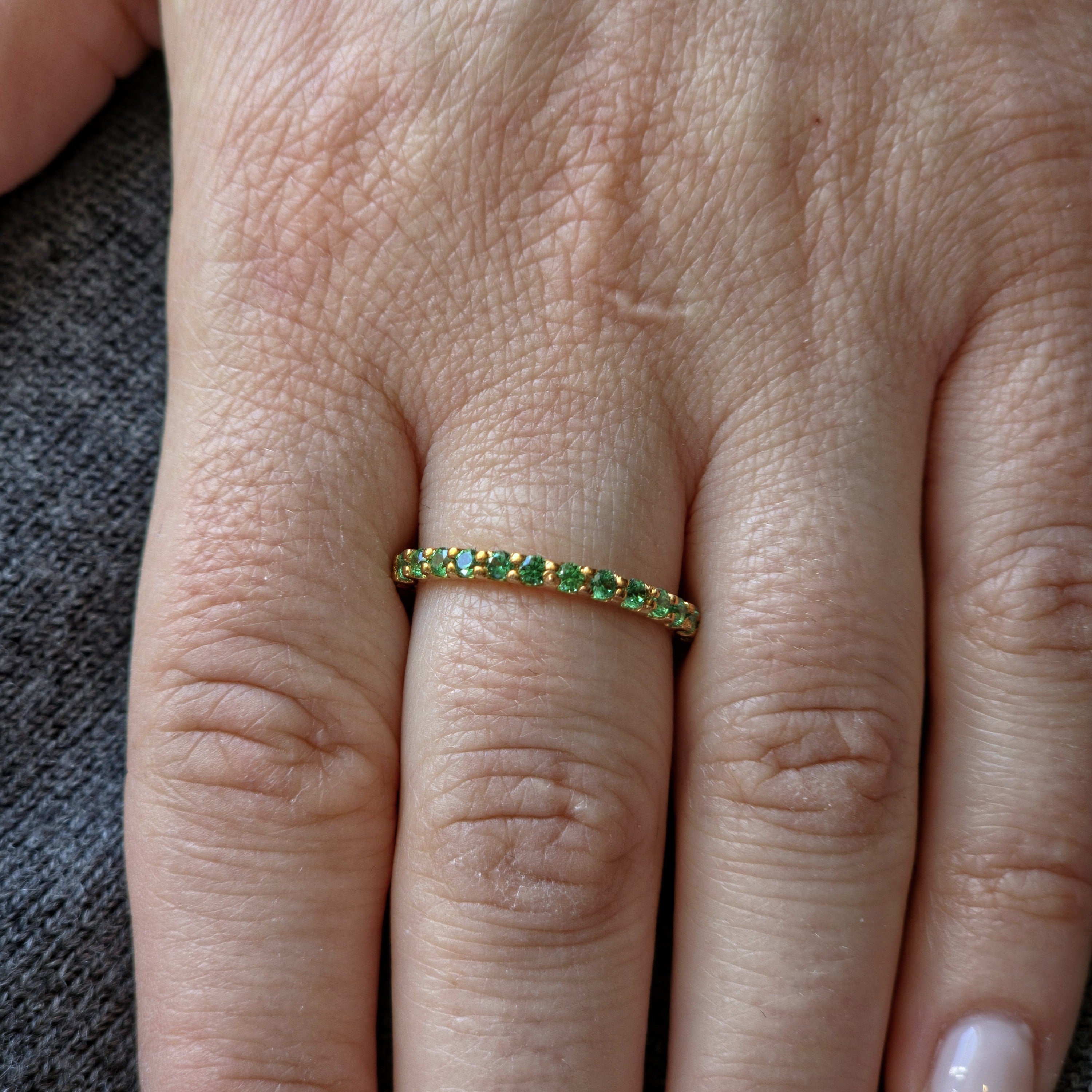 Linea Midi Ring – Colombian Green Emerald