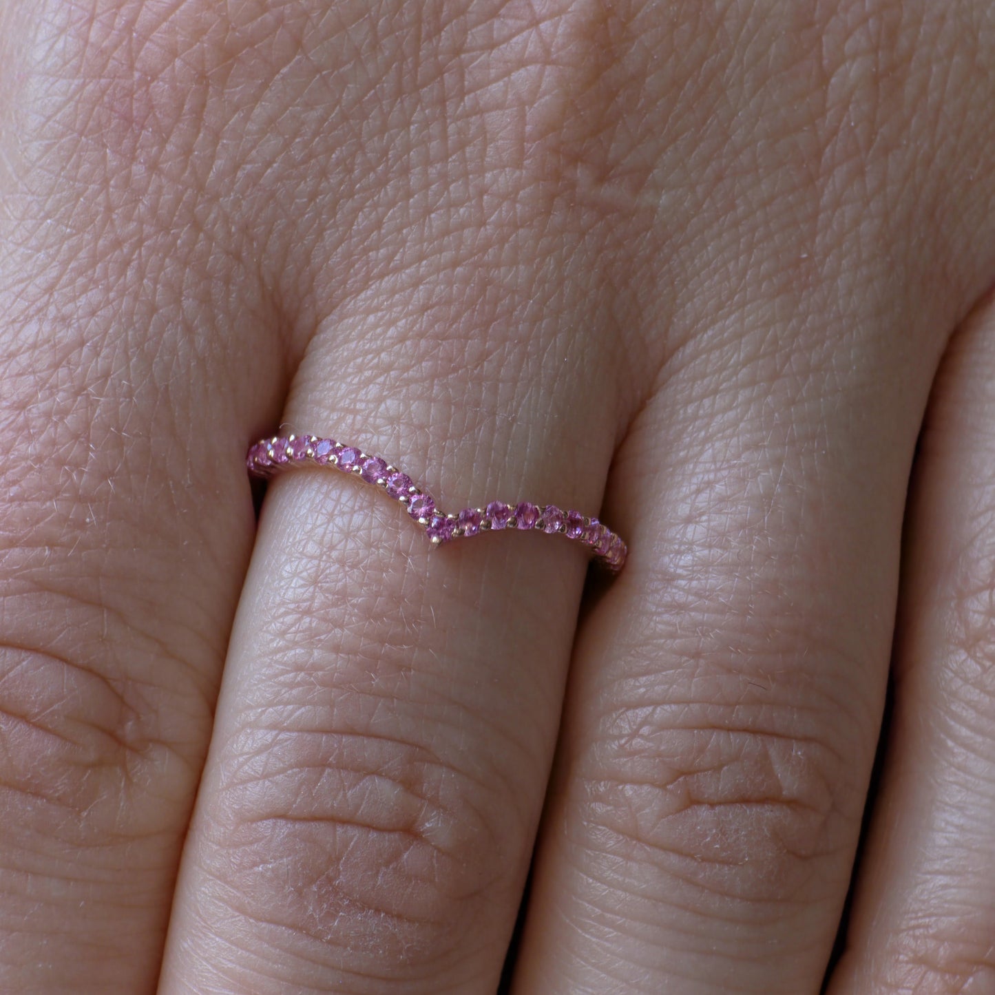 Linea V Demi Ring – Vivid Pink Sapphire
