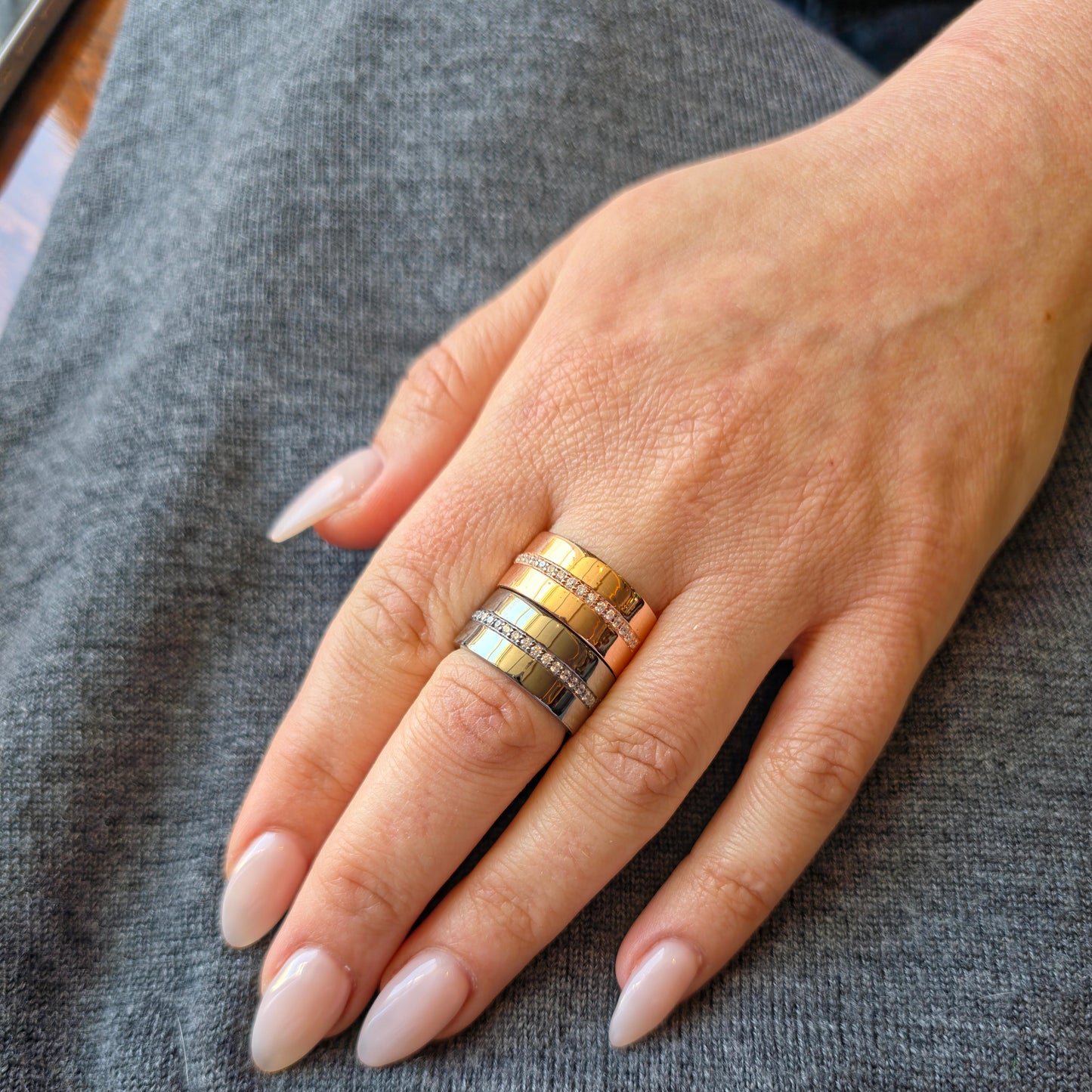 Linea Stripe Band Ring – Colombian Green Emerald