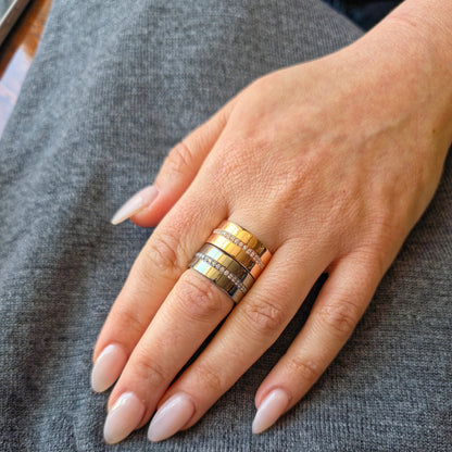 Linea Stripe Band Ring – Colombian Green Emerald