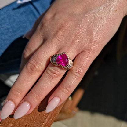 Amore Signet Ring – Vivid Pink Sapphire