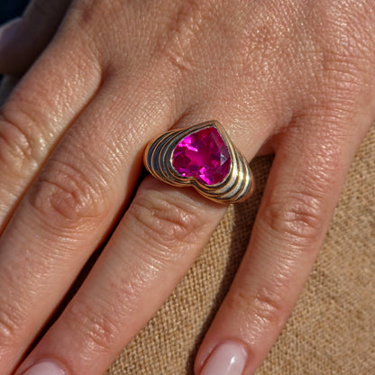 Amore Signet Ring – Vivid Pink Sapphire