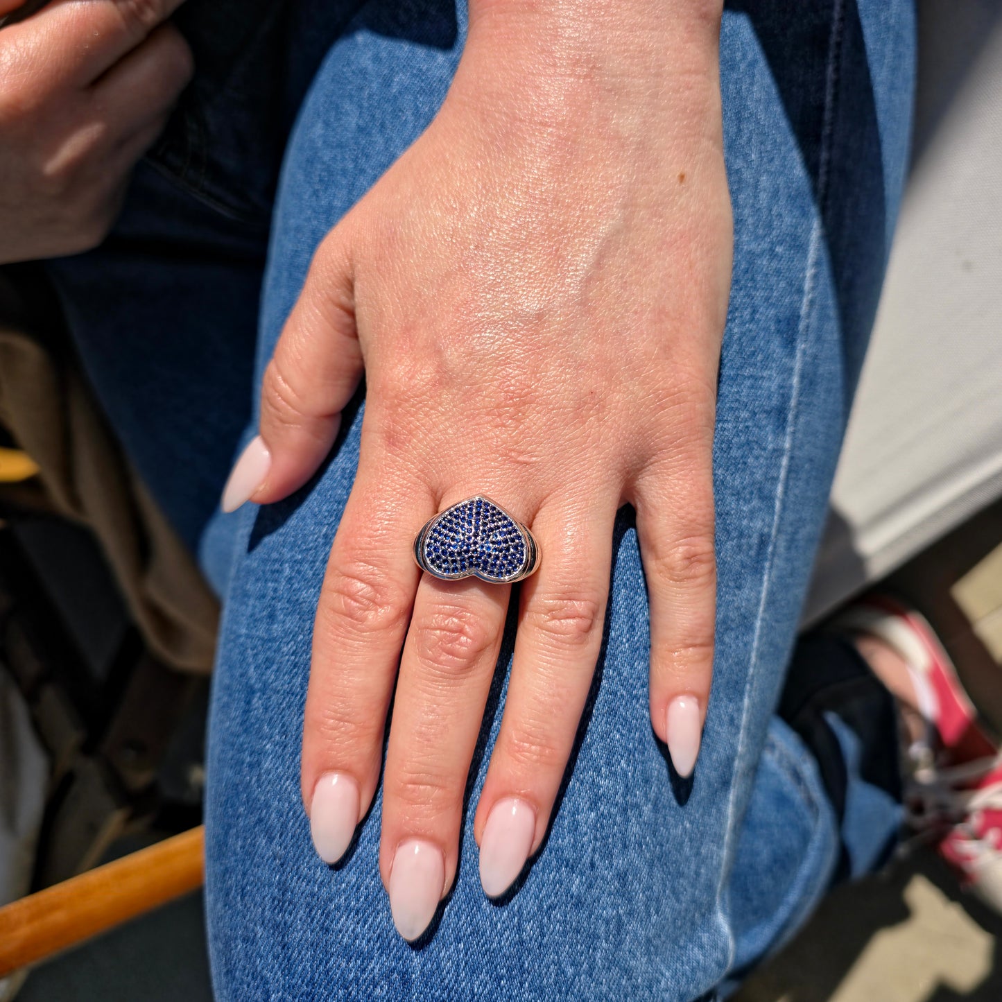 Amore Pavé Signet Ring – Blue Sapphire