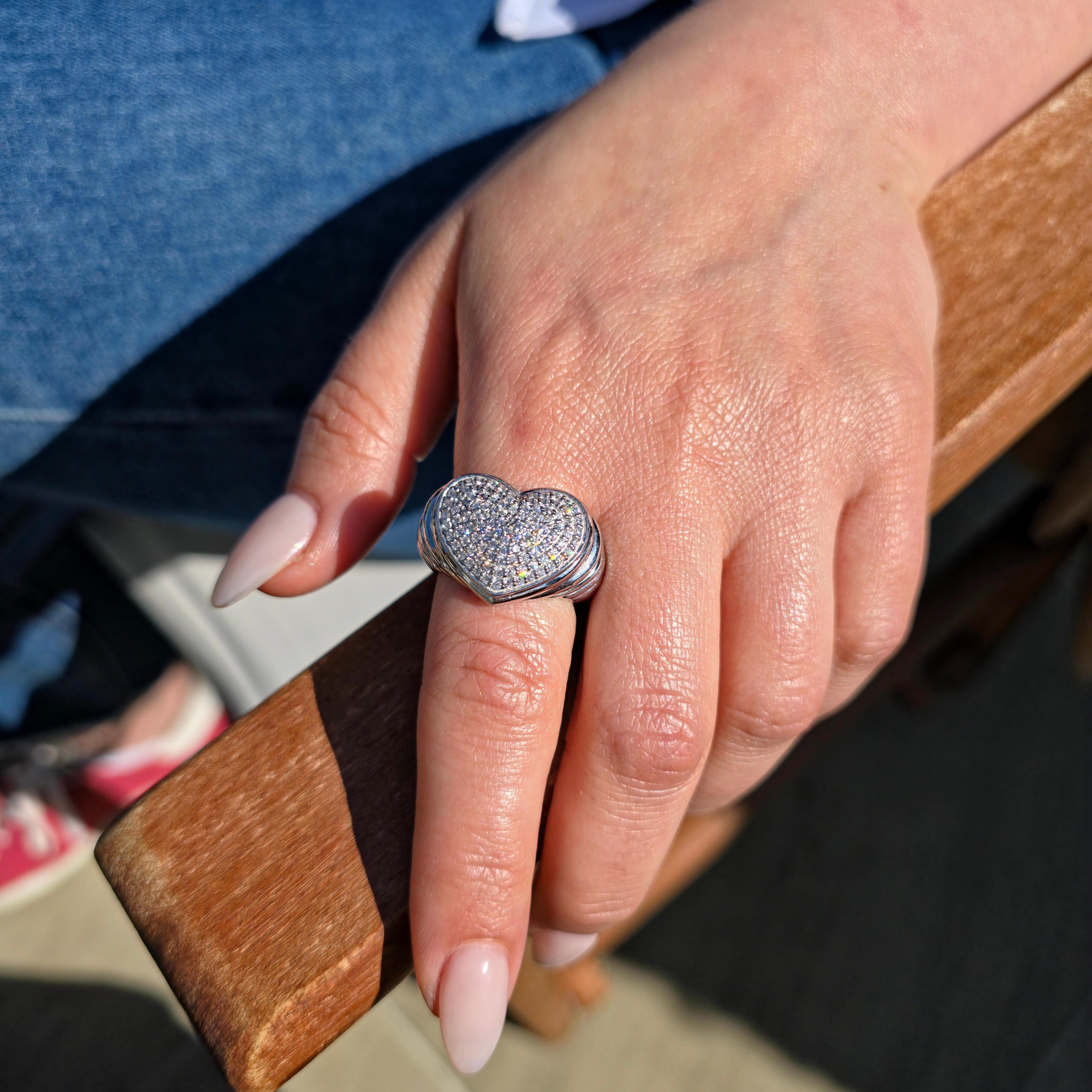 Amore Pavé Signet Ring – White Diamond