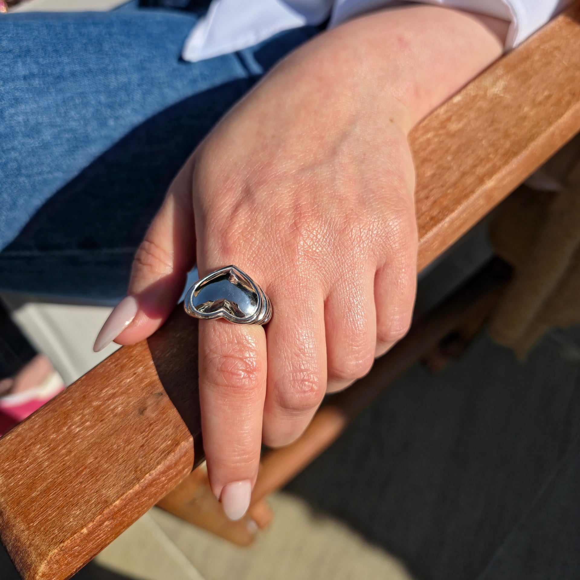 Amore Ribbed Signet Ring