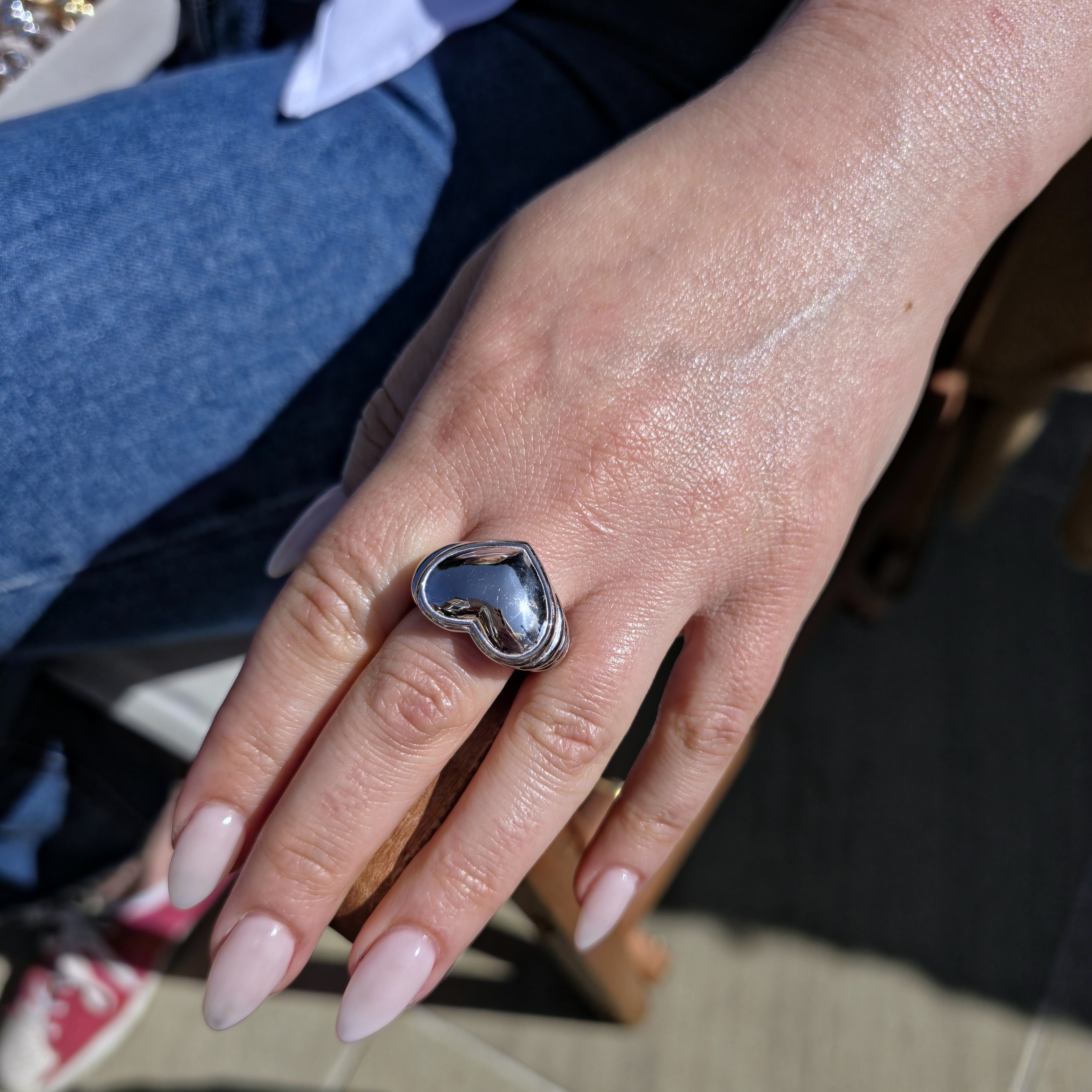 Amore Ribbed Signet Ring