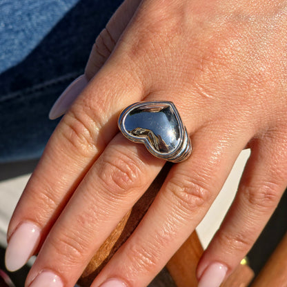 Amore Ribbed Signet Ring