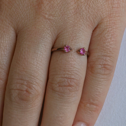 Linea Punto Grande Ring – Vivid Pink Sapphire