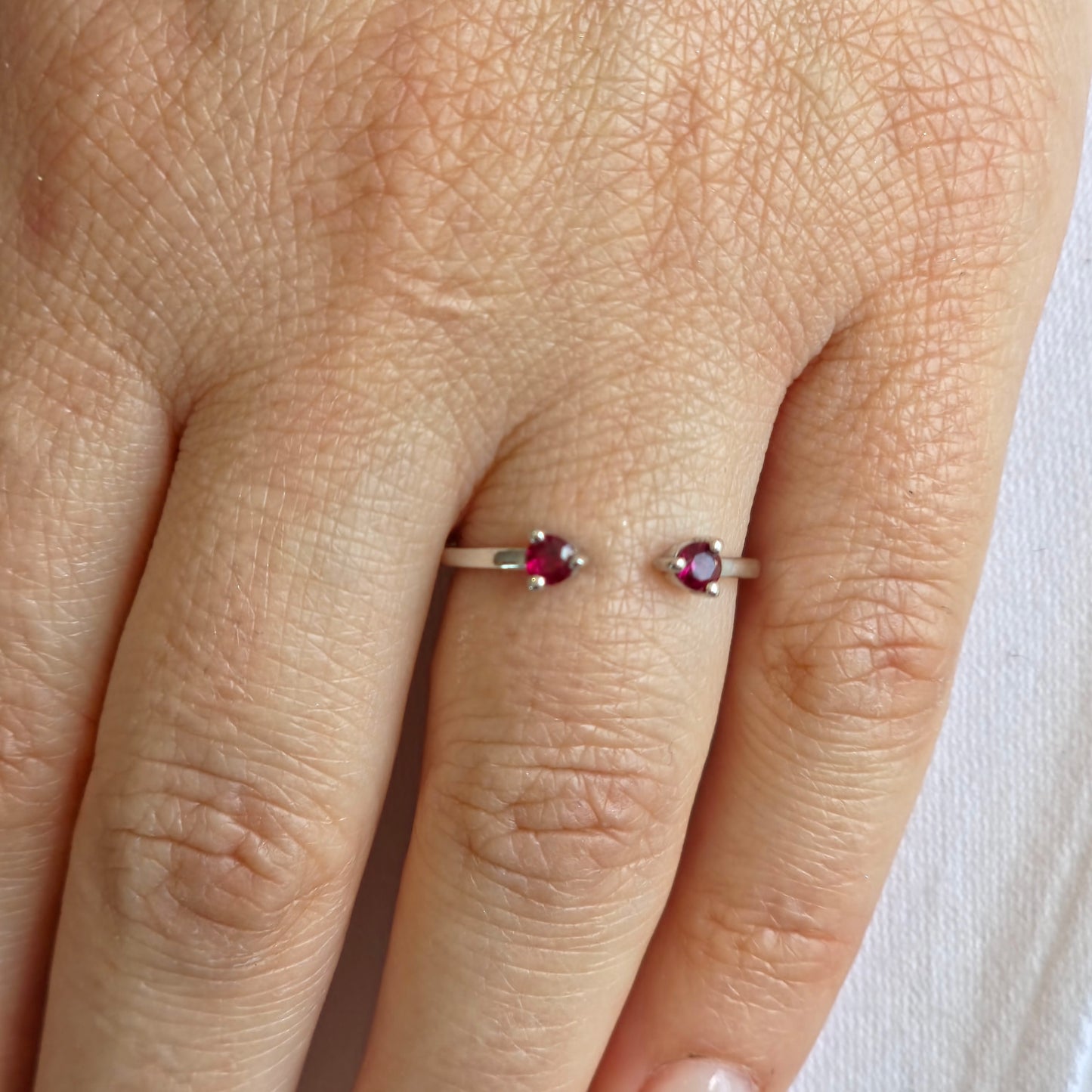 Linea Punto Grande Ring – Deep Red Garnet
