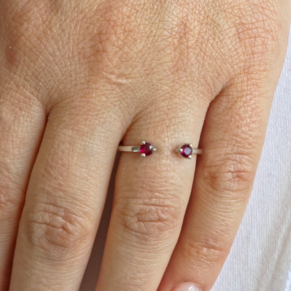Linea Punto Grande Ring – Deep Red Garnet