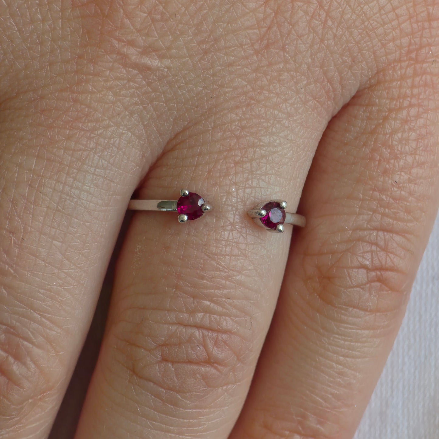 Linea Punto Grande Ring – Deep Red Garnet