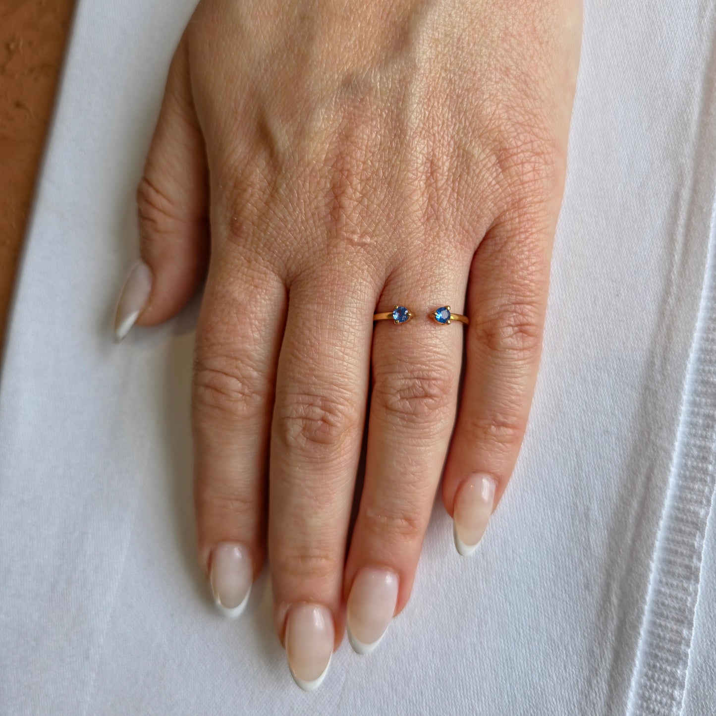 Linea Punto Grande Ring – Teal Blue Spinel