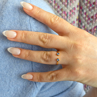 Linea Punto Grande Ring – Teal Blue Spinel