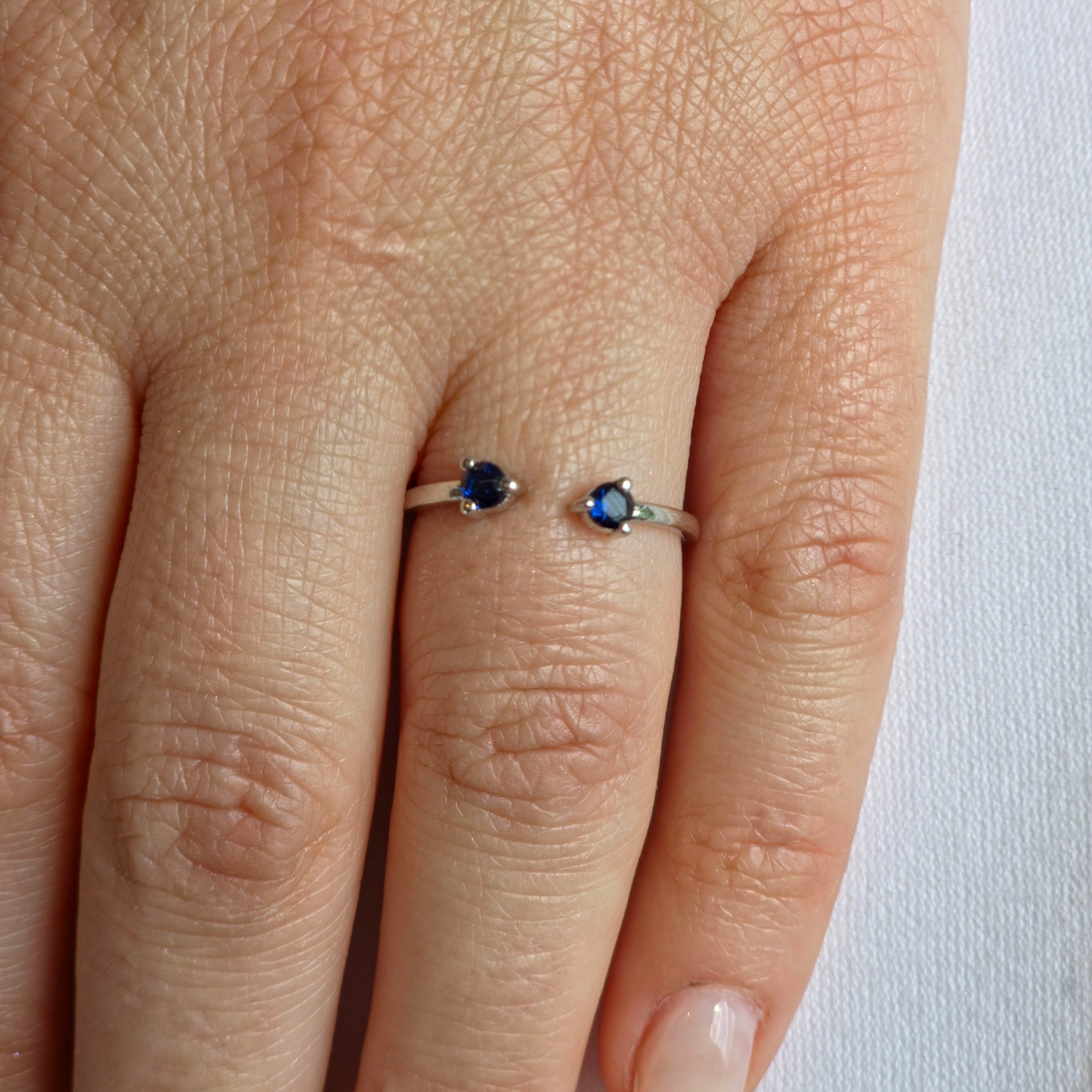 Linea Punto Grande Ring – Blue Sapphire