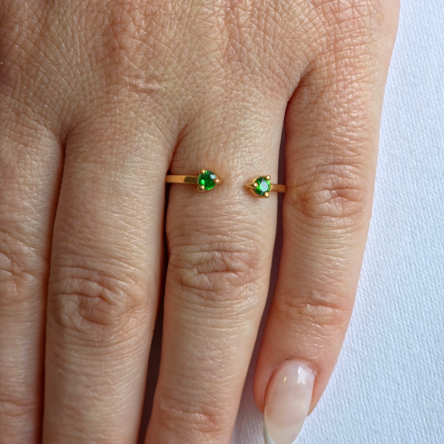 Linea Punto Grande Ring – Colombian Green Emerald