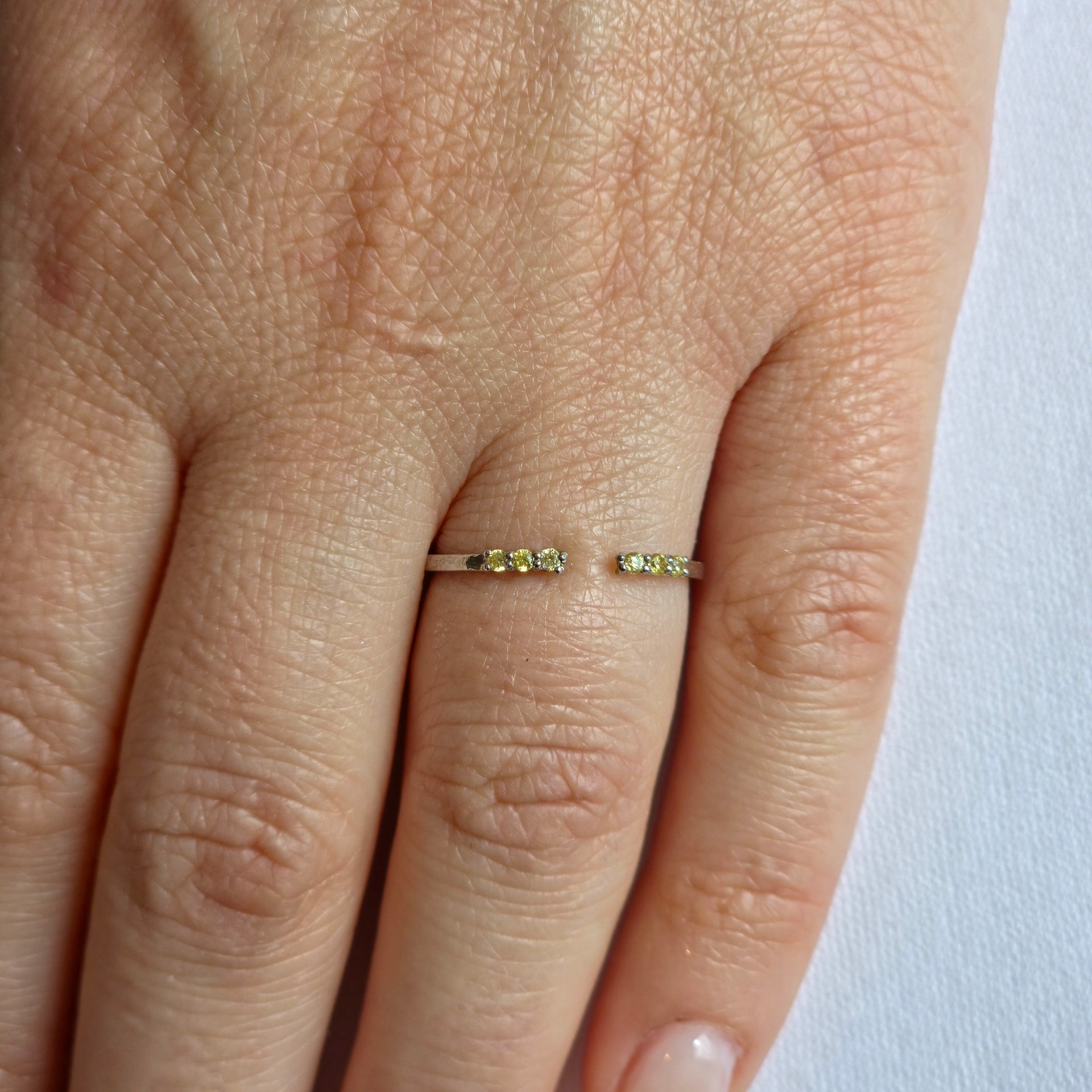 Linea Tres Ring – White Diamond