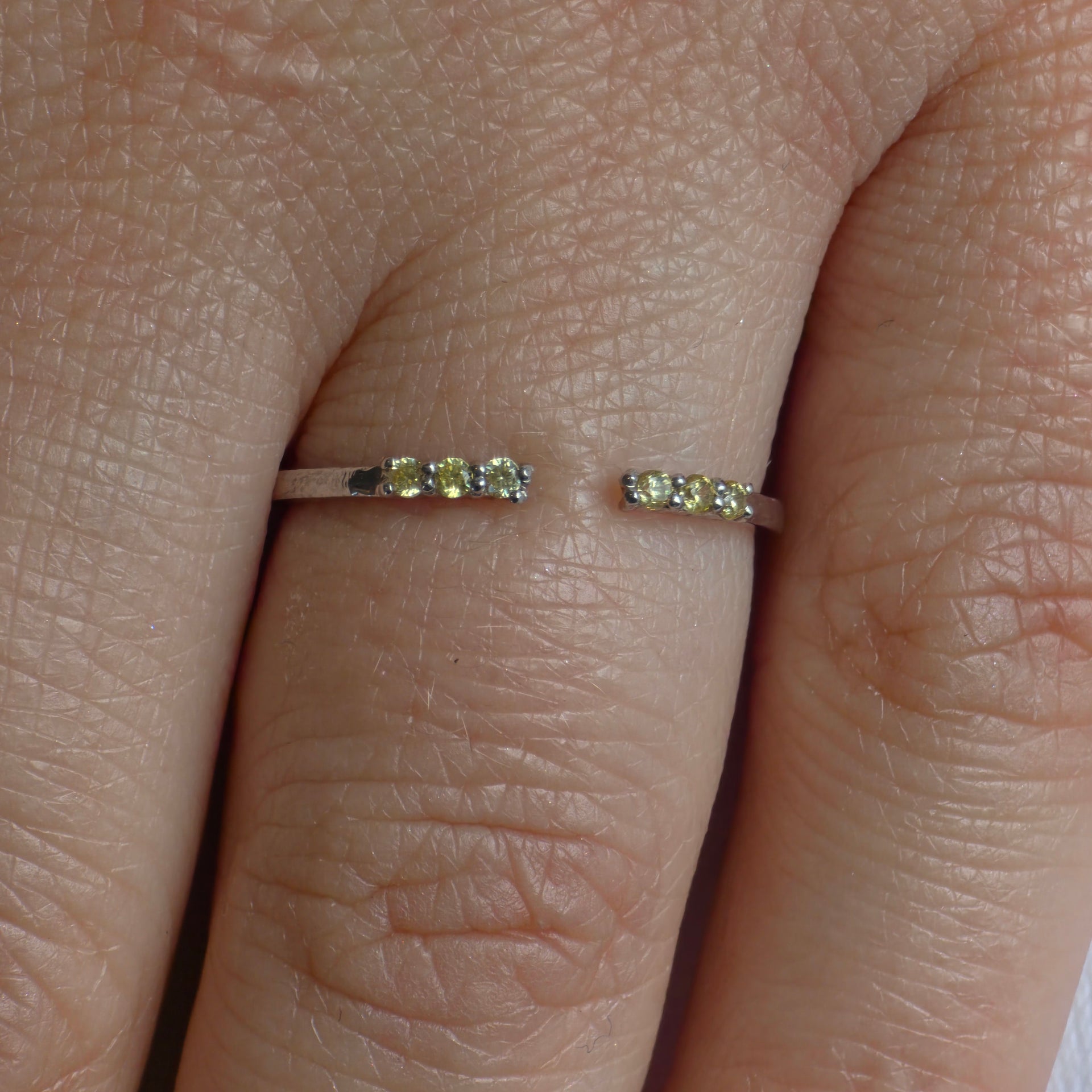 Linea Tres Ring – White Diamond