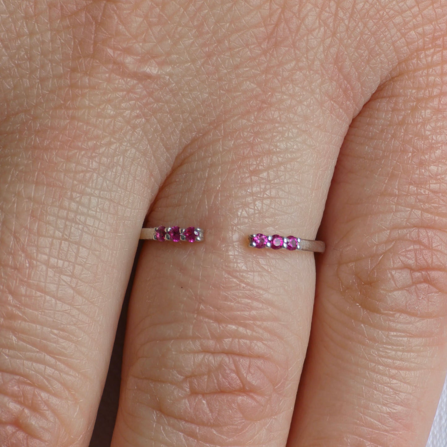 Linea Tres Ring – Red Ruby