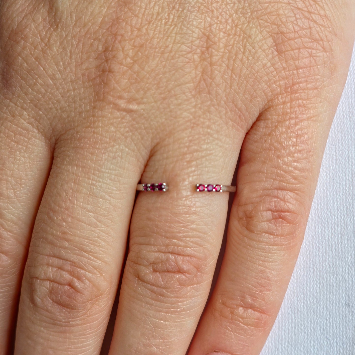 Linea Tres Ring – Deep Red Garnet