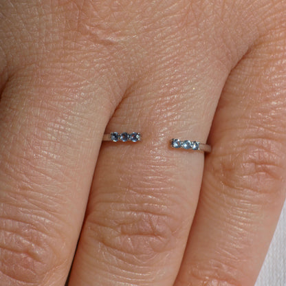 Linea Tres Ring – Teal Blue Spinel