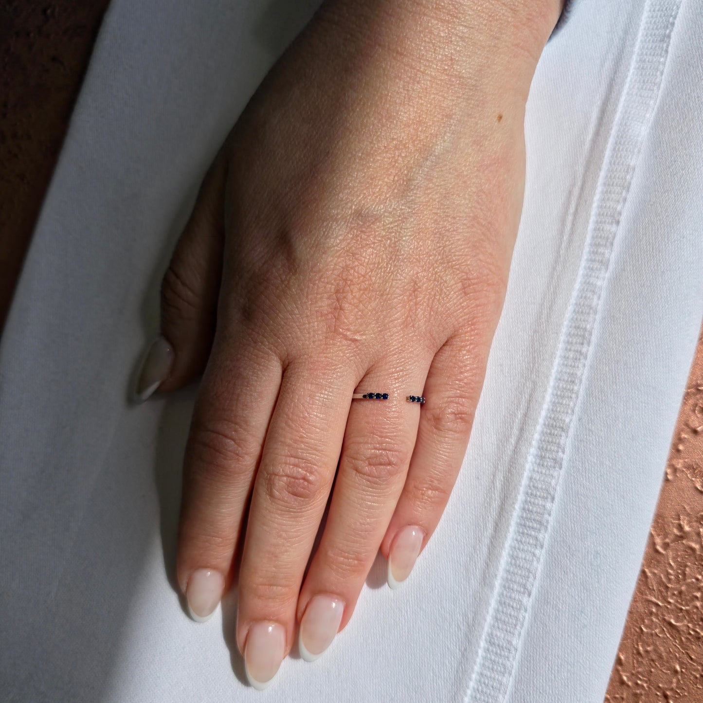 Linea Tres Ring – Blue Sapphire