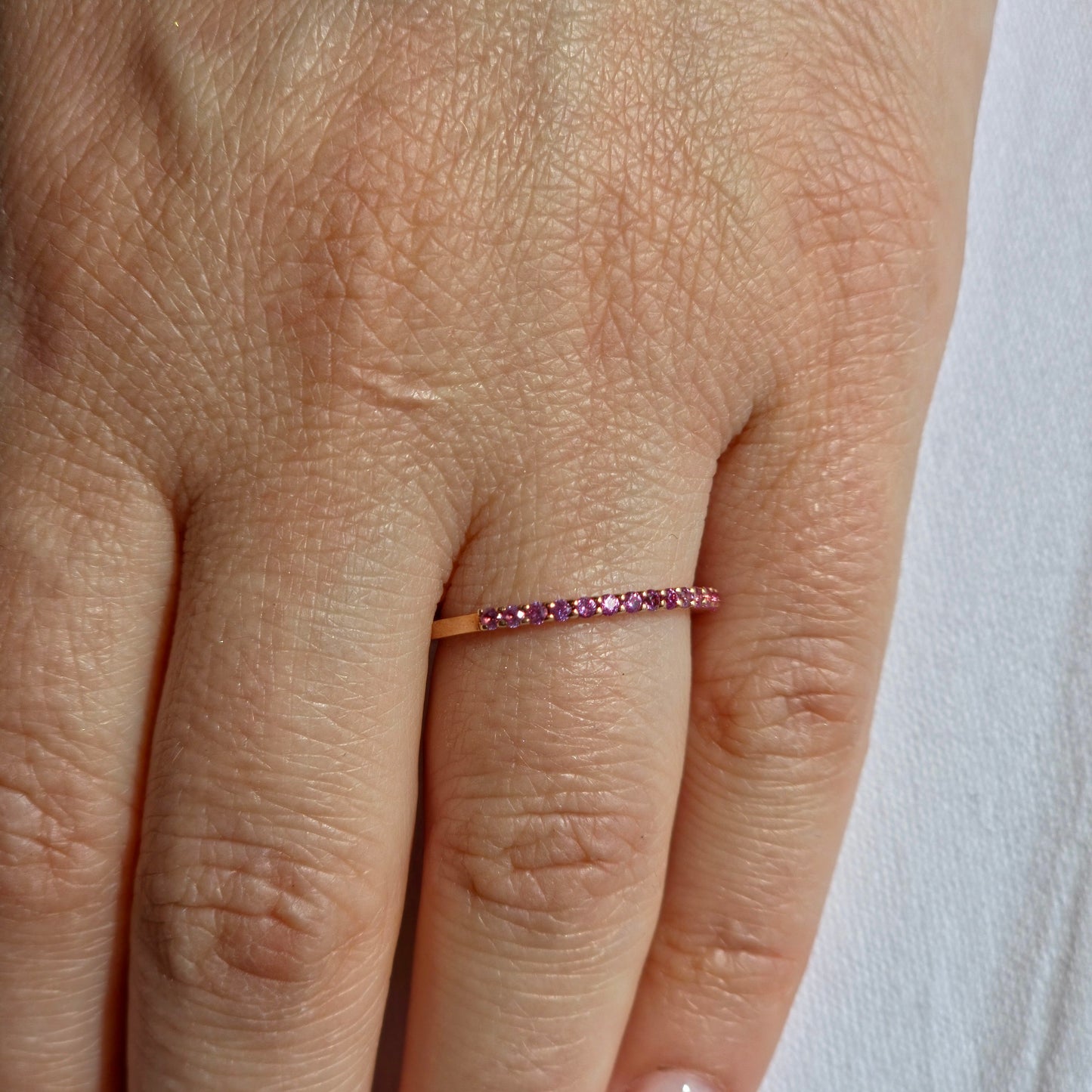 Linea Demi Ring – Vivid Pink Sapphire