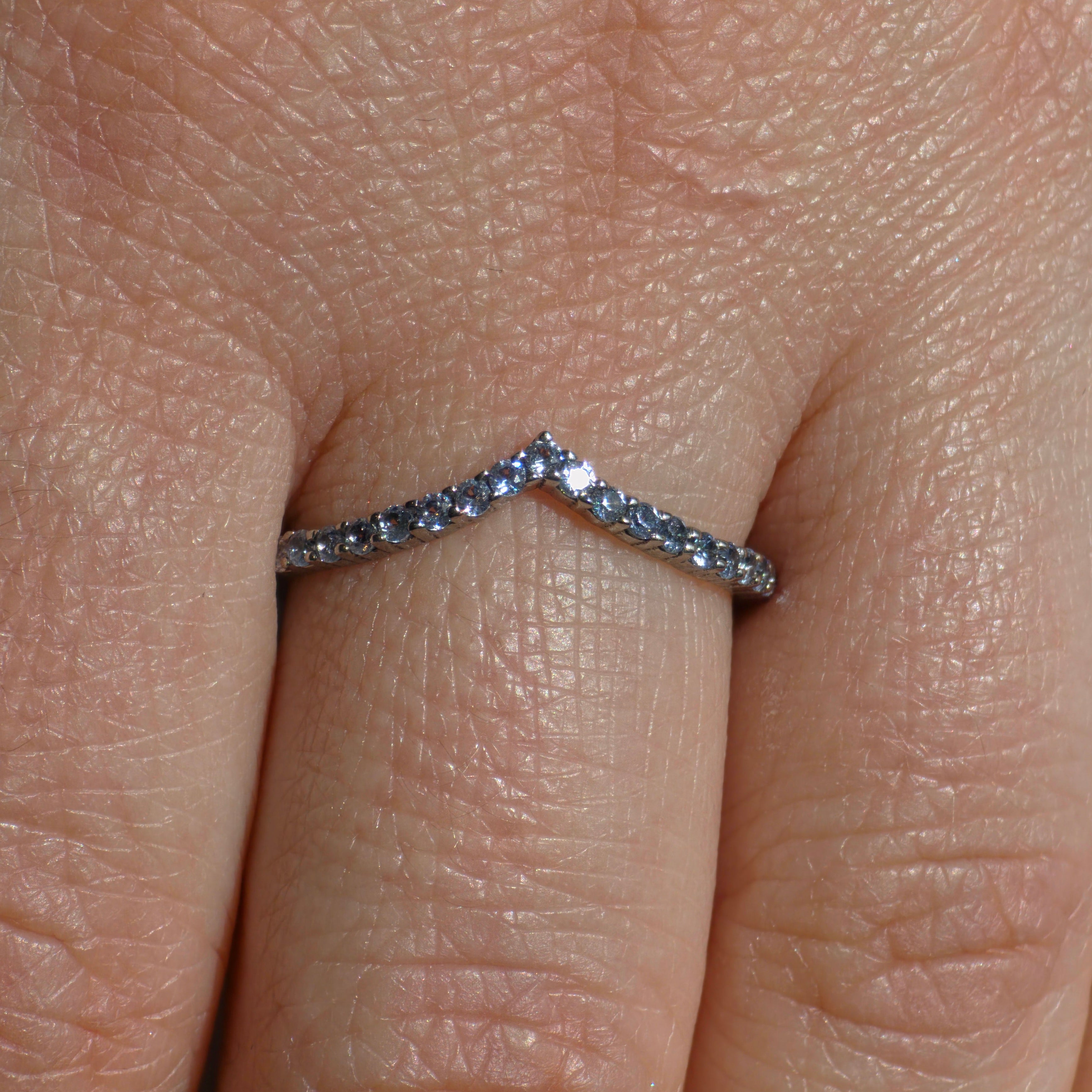 Linea V Demi Ring – Teal Blue Spinel