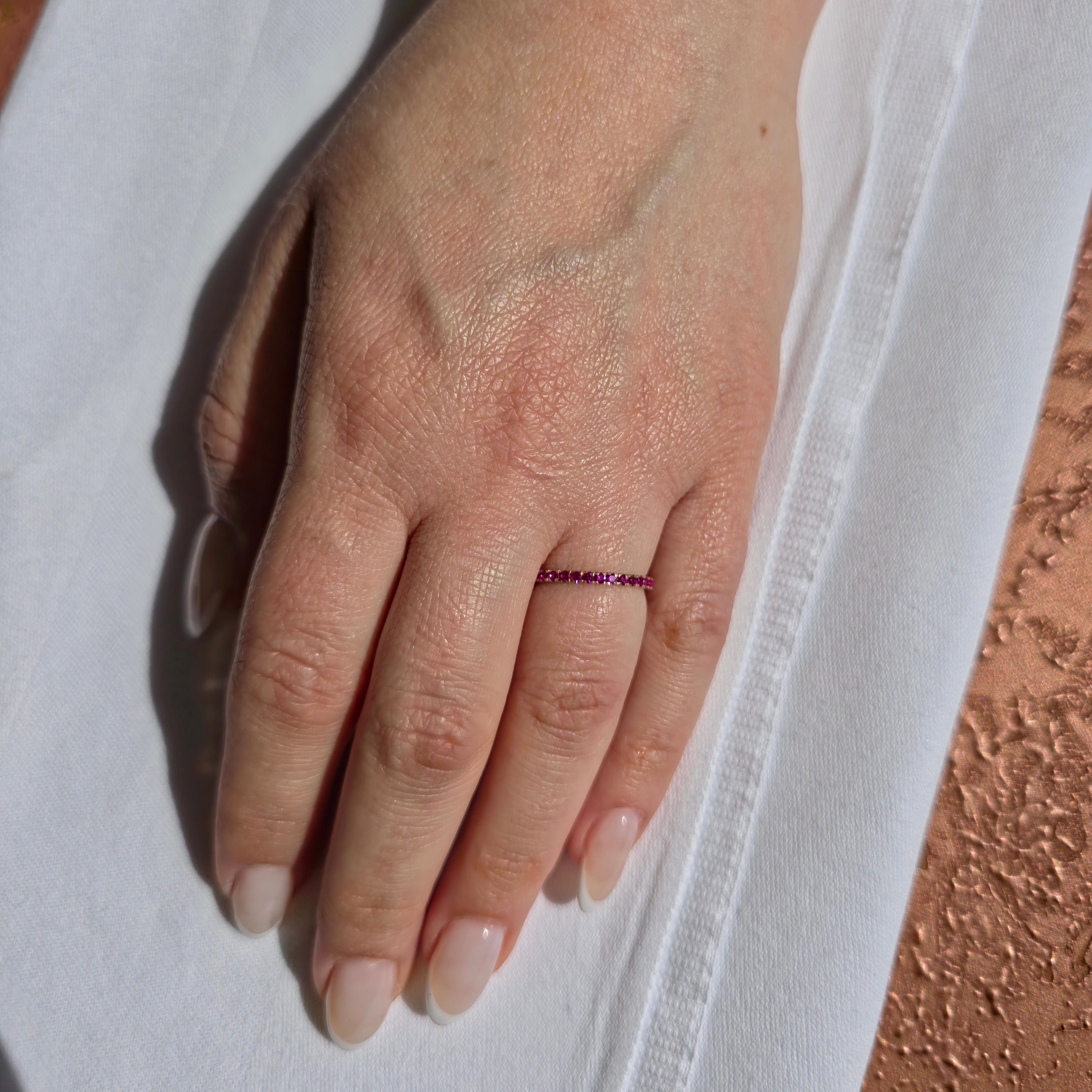 Linea Mini Ring – Red Ruby