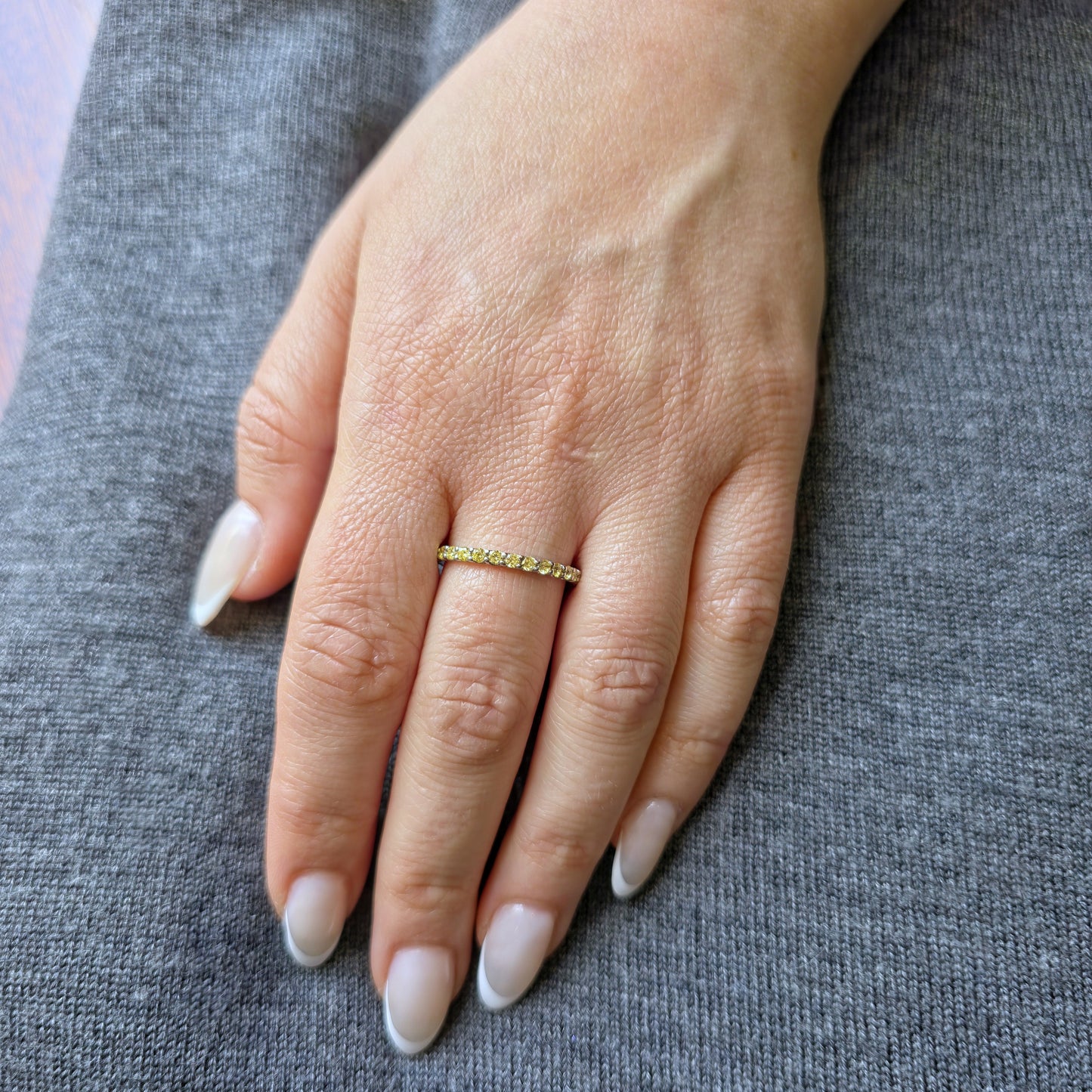 Linea Midi Ring – Yellow Sapphire