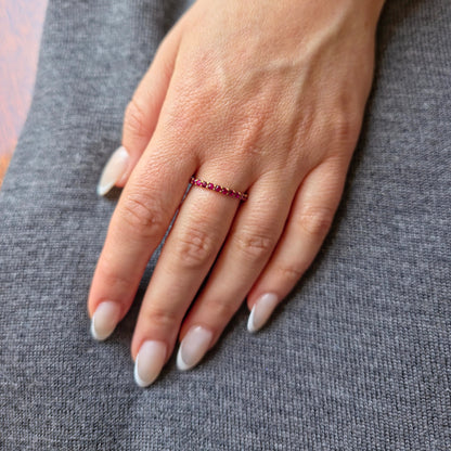 Linea Midi Ring – Red Ruby