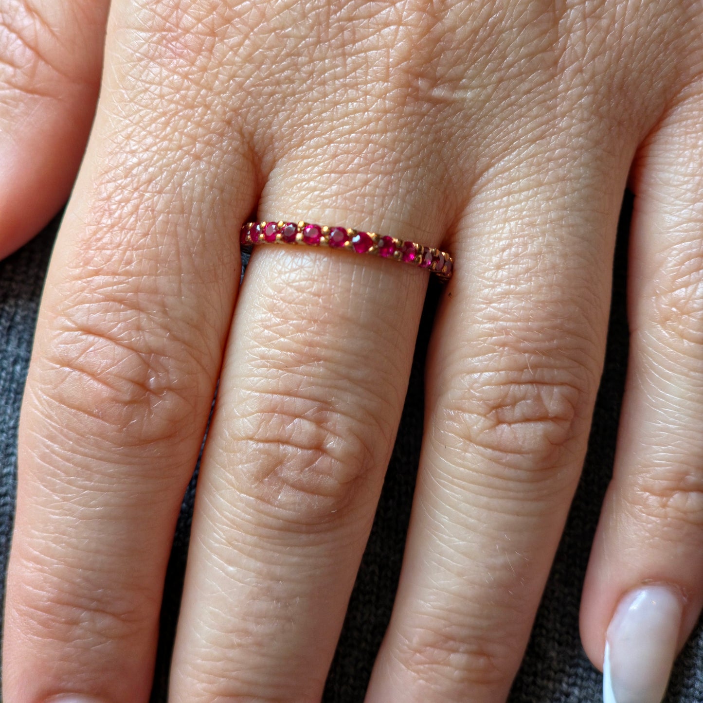 Linea Midi Ring – Red Ruby