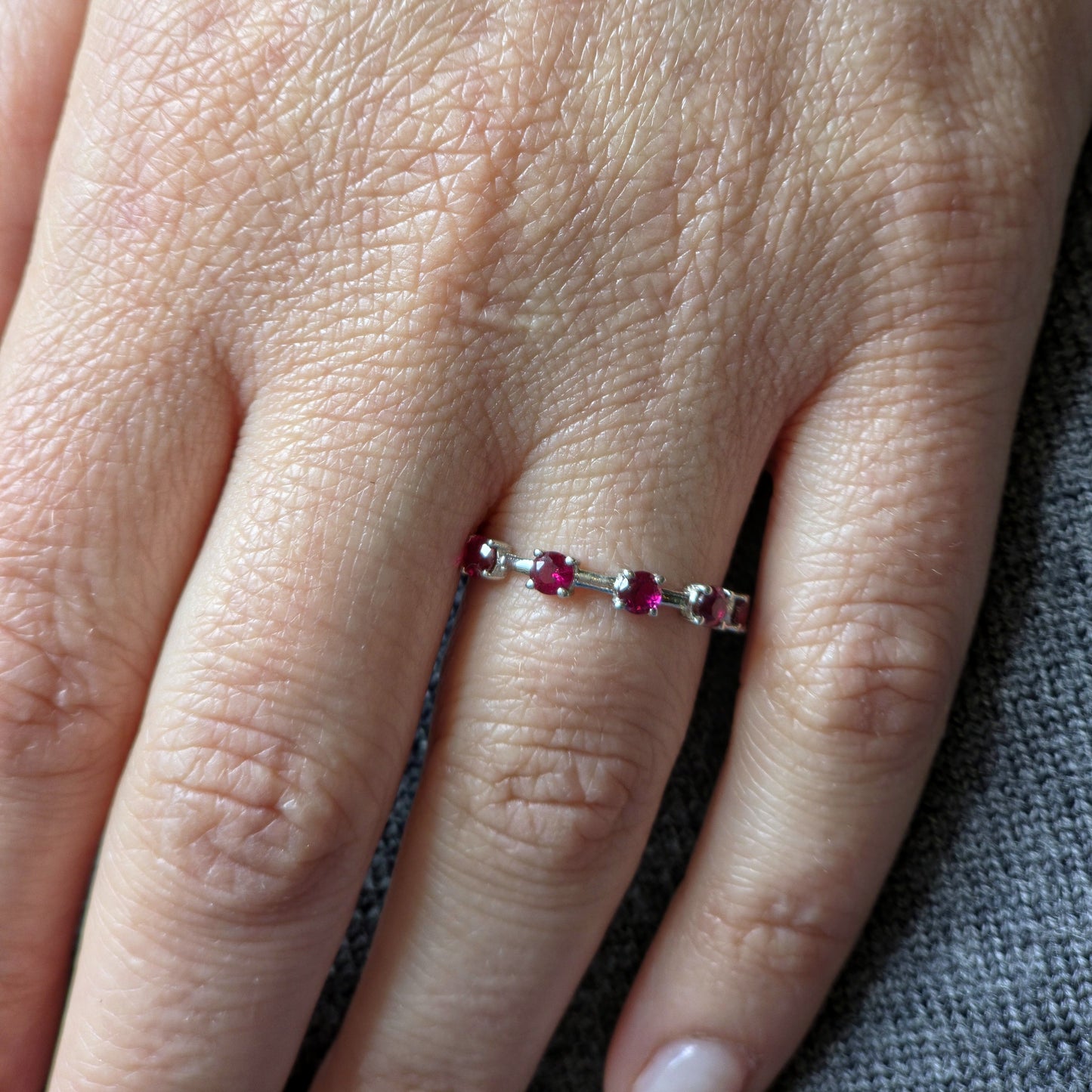 Linea Cinco Ring – Deep Red Garnet