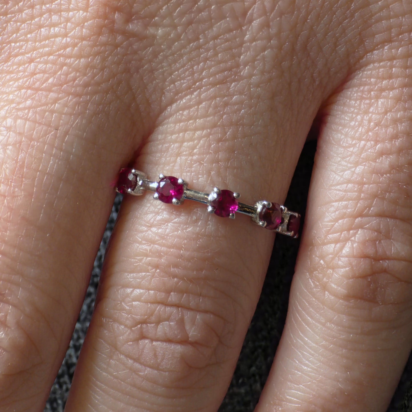 Linea Cinco Ring – Deep Red Garnet