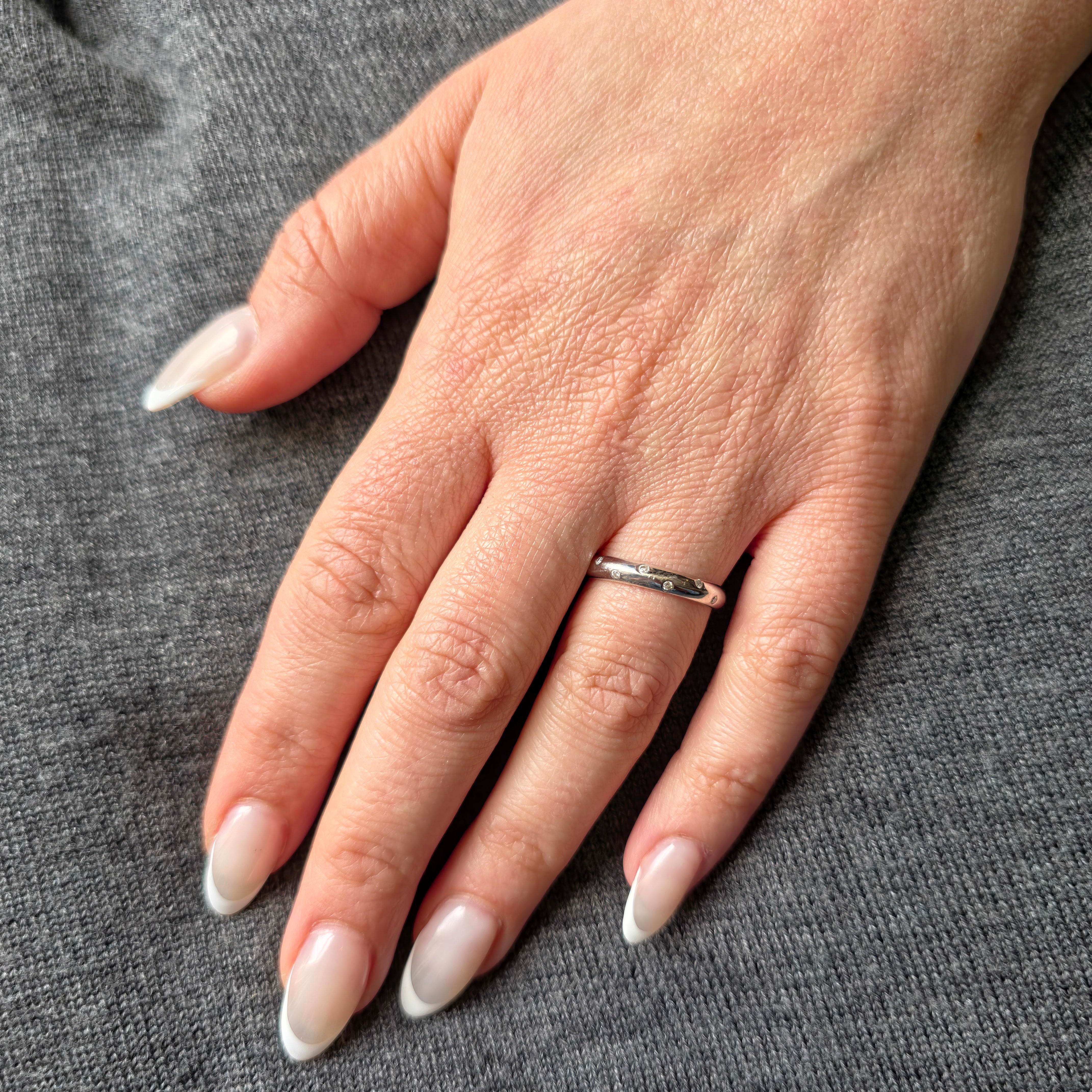 Linea Confetti Band Ring – Blue Sapphire
