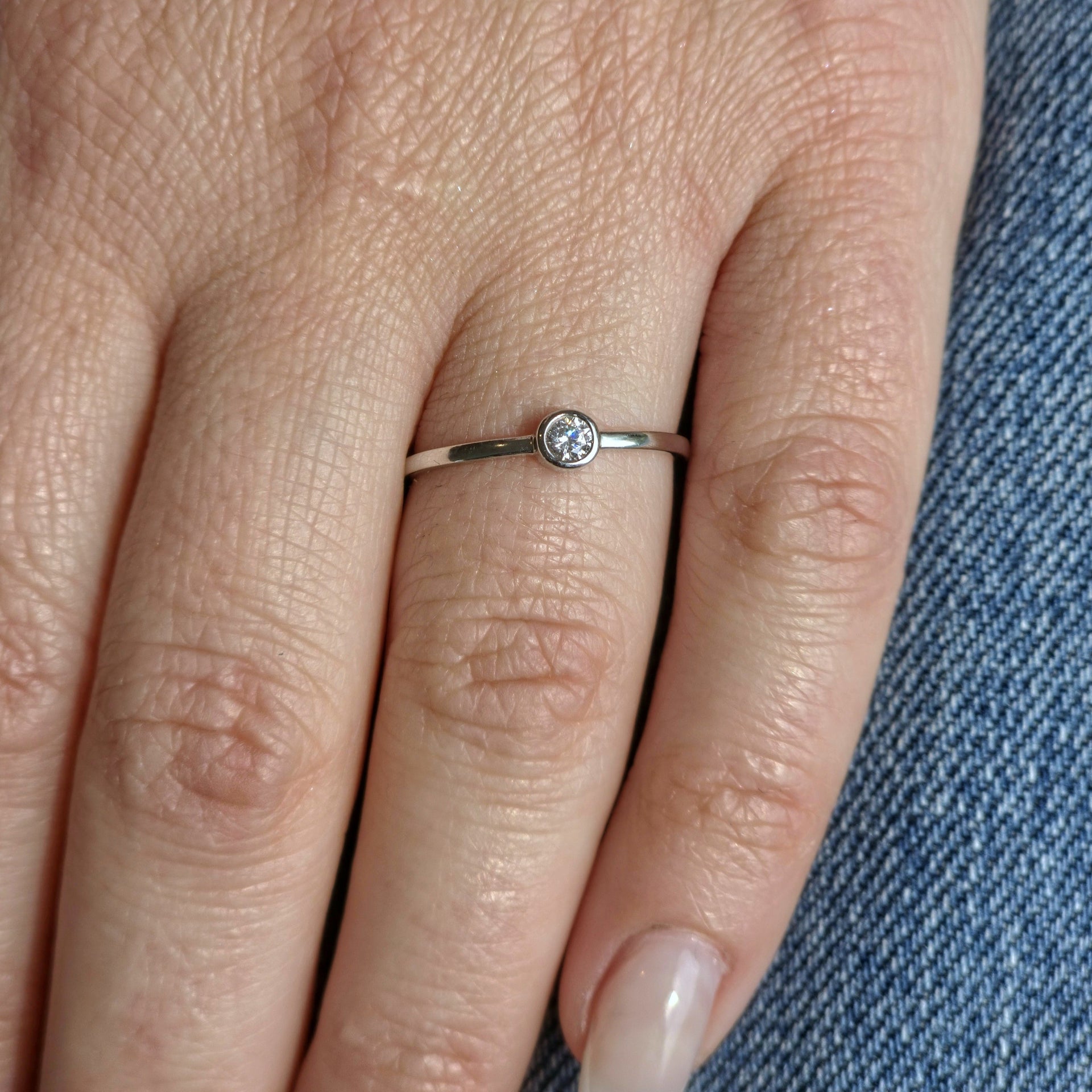 Forma Mini Solitaire Ring – White Diamond