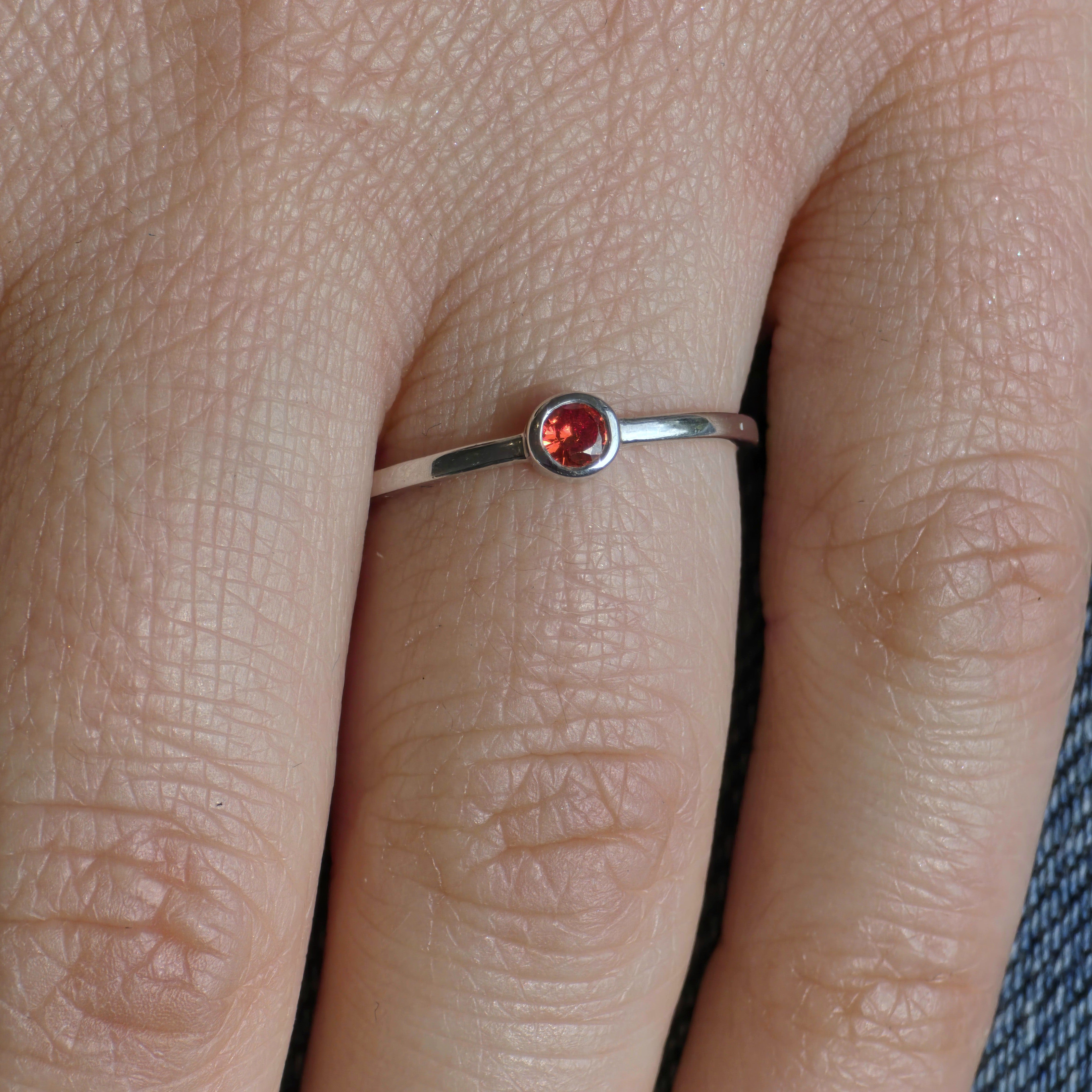 Forma Mini Solitaire Ring – Orange Padparadscha Sapphire