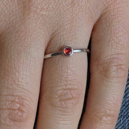 Forma Mini Solitaire Ring – Orange Padparadscha Sapphire