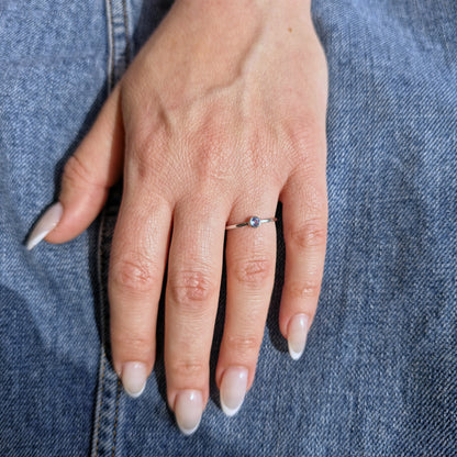 Forma Mini Solitaire Ring – Light Blue Aquamarine
