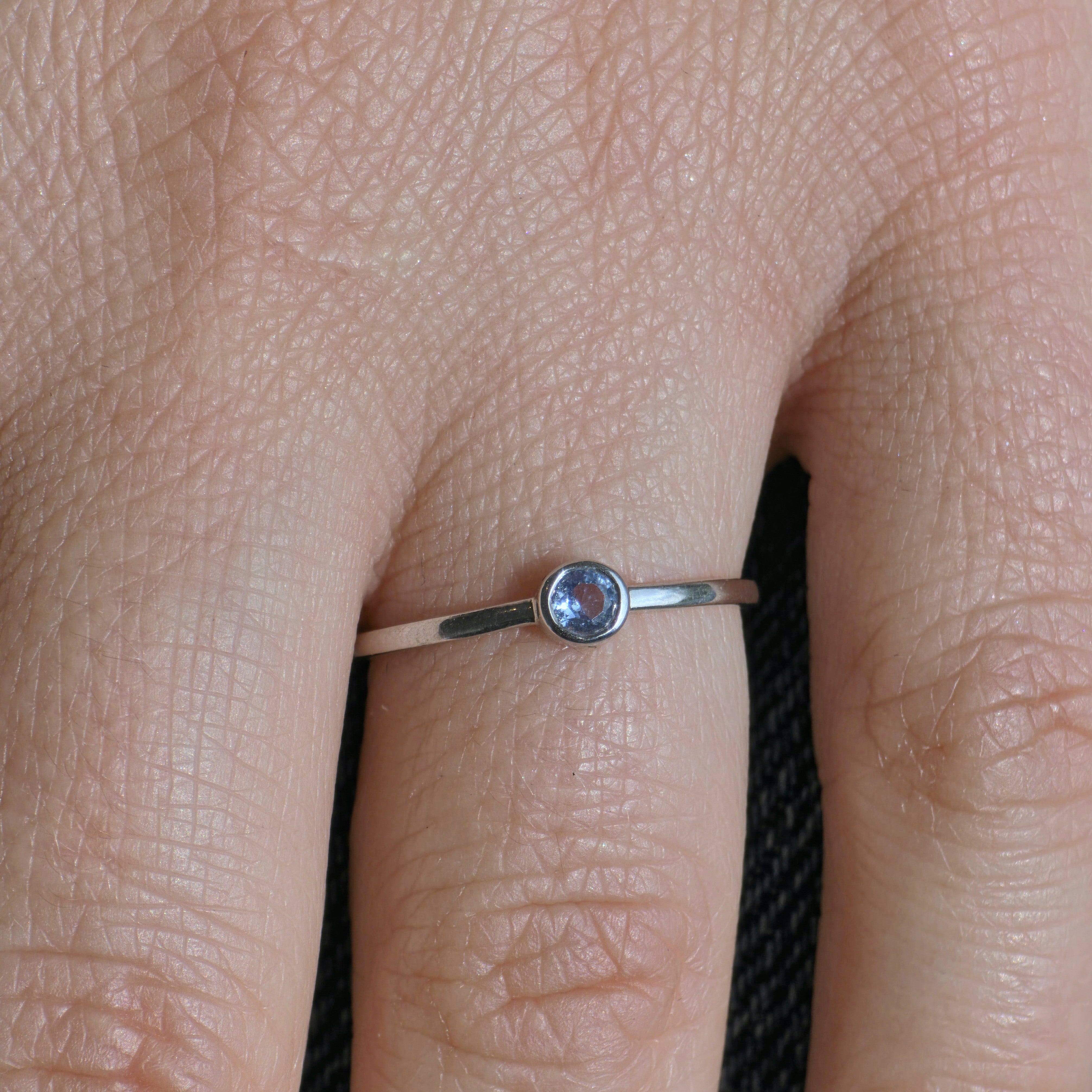 Forma Mini Solitaire Ring – Light Blue Aquamarine