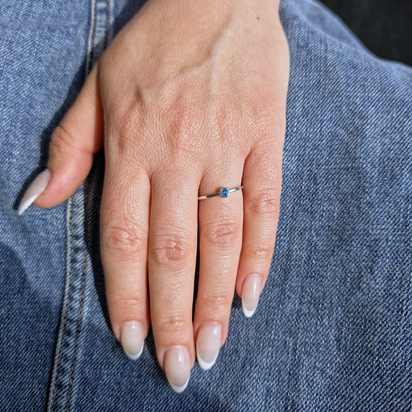 Forma Mini Solitaire Ring – Teal Blue Spinel